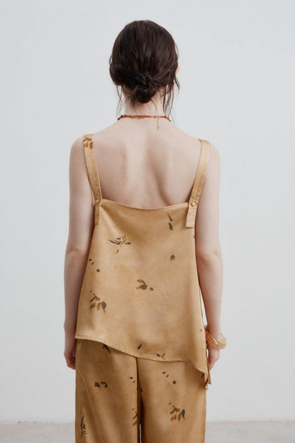 Beautifully Finished Top in a Timeless Design