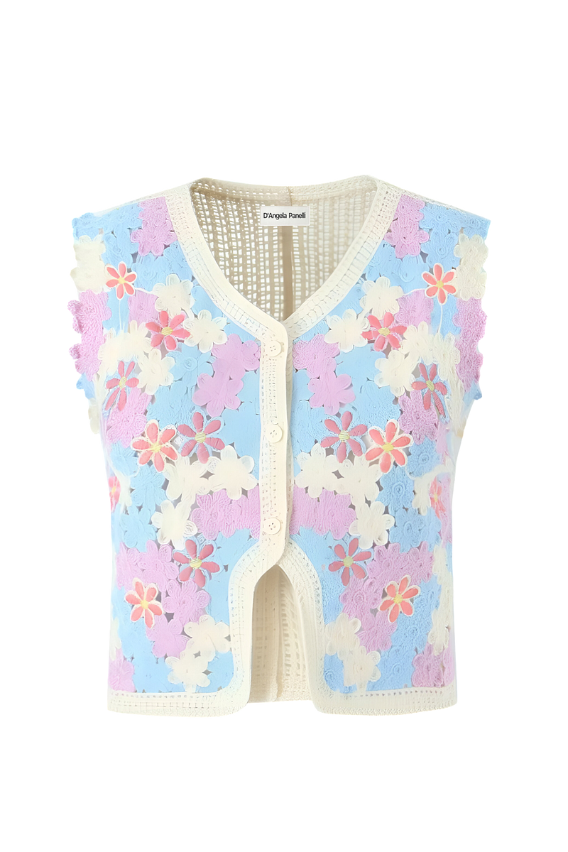 Well Tailored Top with a Graceful Silhouette