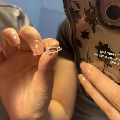 Kaunis Korvarengas ainutlaatuisella tyylillä