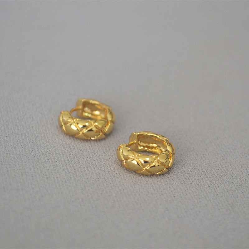 Hurmaava Kulta Korvarengas jokaiseen tilaisuuteen