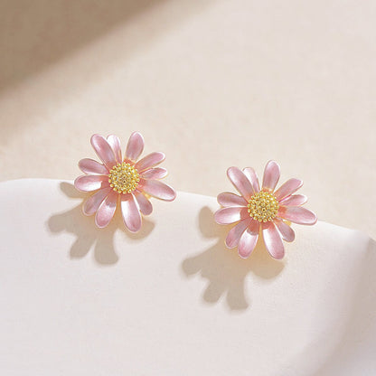 Kaunis Korvarengas ainutlaatuisella tyylillä