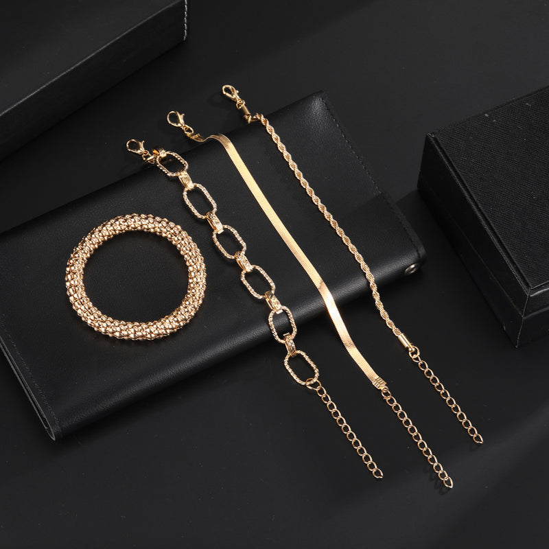 Hurmaava Kulta Korusetti jokaiseen tilaisuuteen