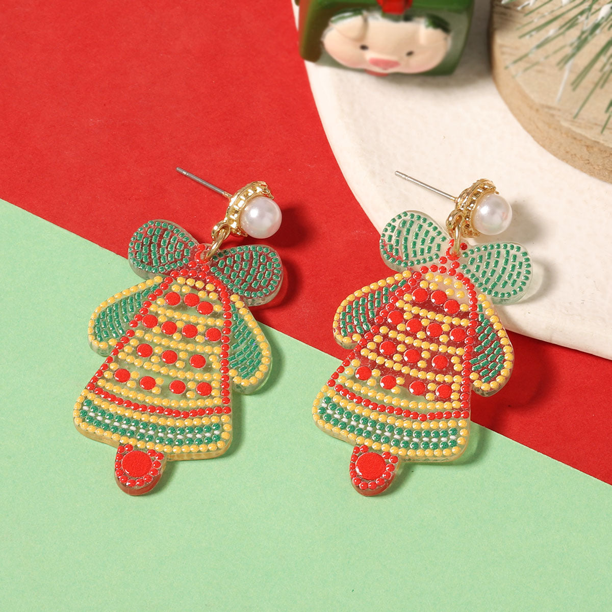 Klassinen Helmi Korvarengas ajattomalla viehätyksellä