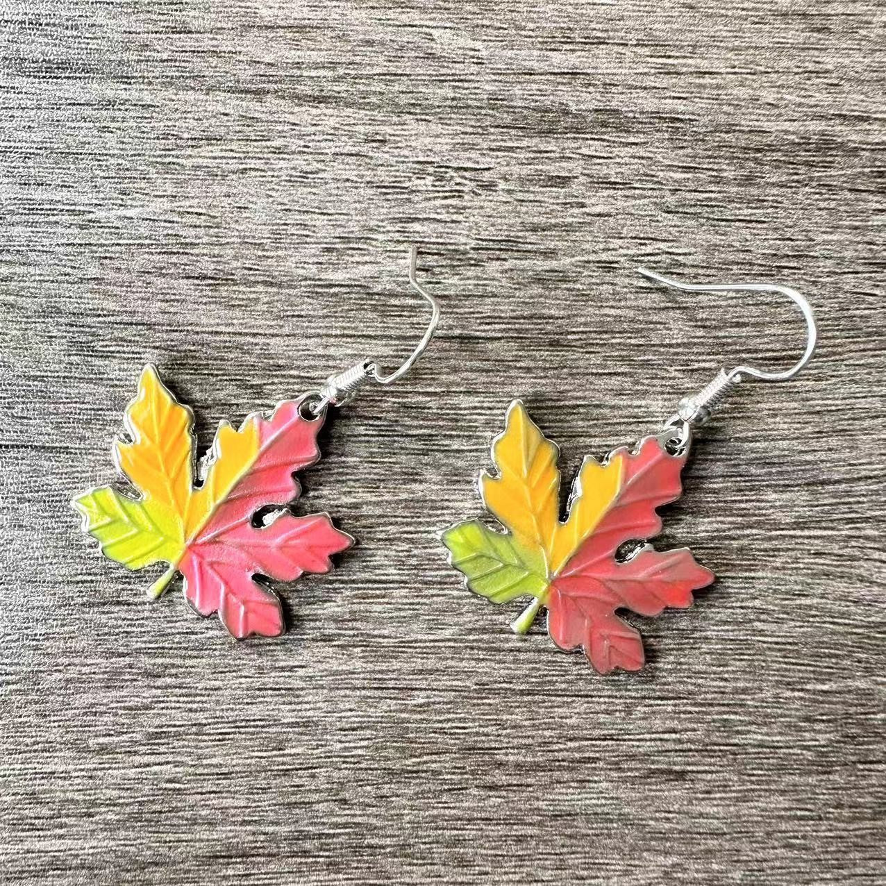 Kaunis Korvarengas ainutlaatuisella tyylillä