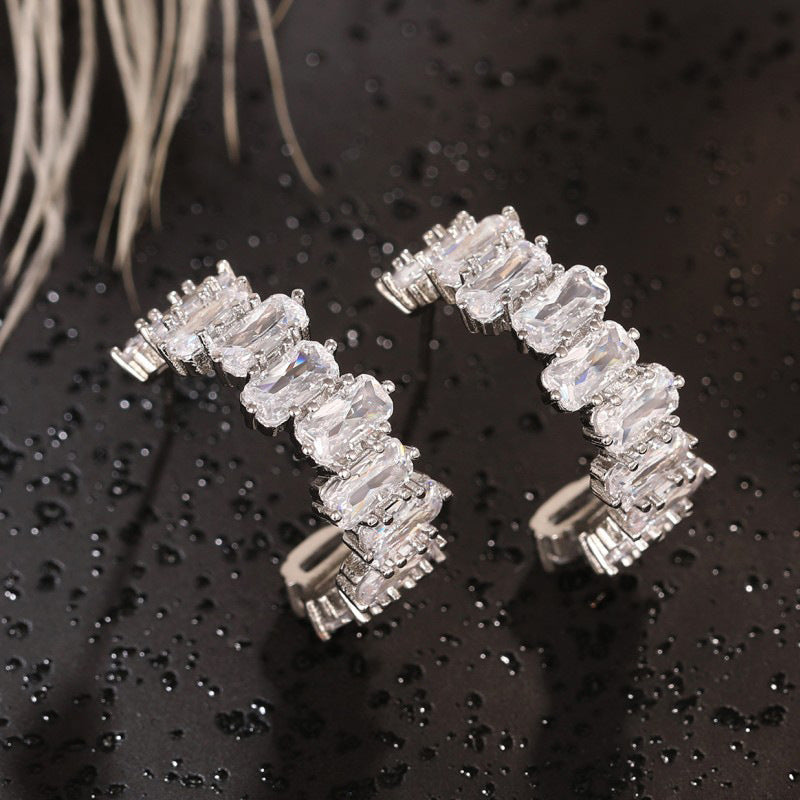 Klassinen Korvarengas ajattomalla viehätyksellä