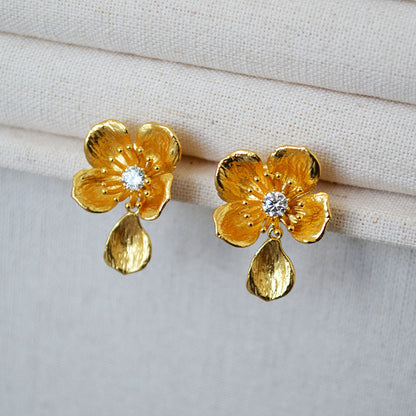 Hurmaava Kulta Korvarengas jokaiseen tilaisuuteen