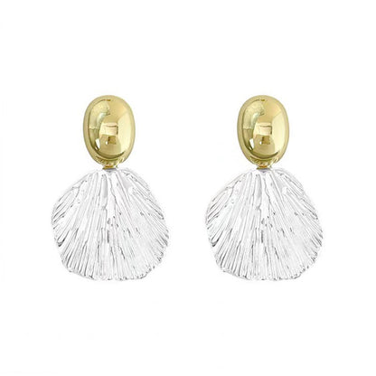 Kaunis Korvarengas ainutlaatuisella tyylillä