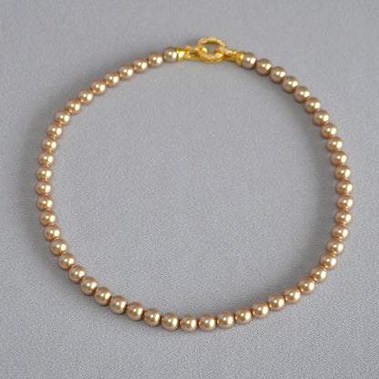 Klassinen Helmi Kaulakoru ajattomalla viehätyksellä