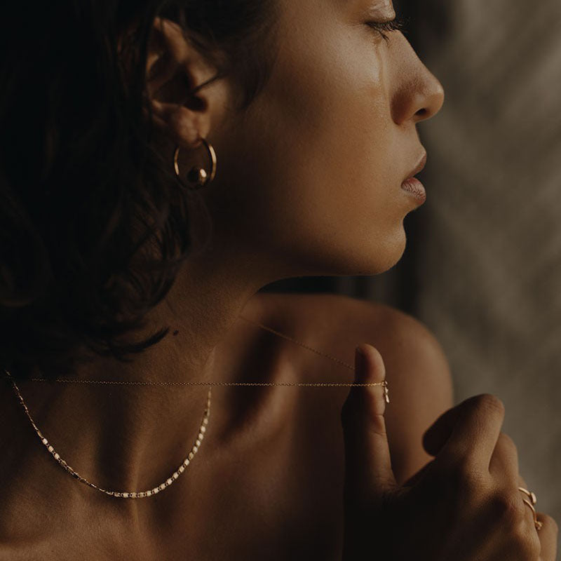 Kaunis Kulta Kaulakoru ainutlaatuisella tyylillä