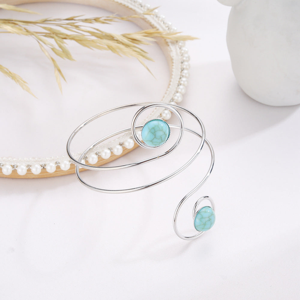 Klassinen Rannekoru ajattomalla viehätyksellä