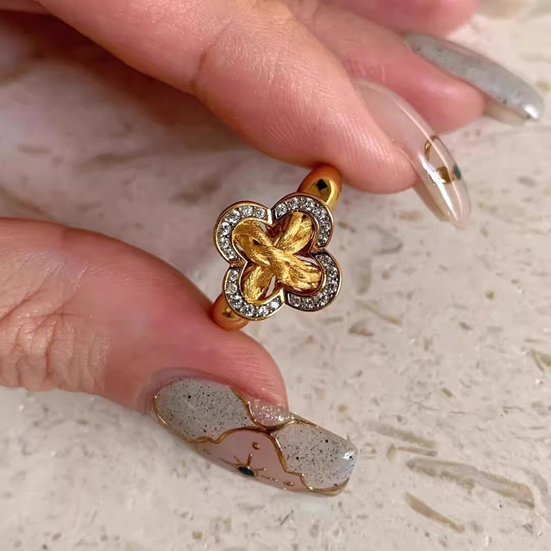 Hurmaava Kulta Sormus jokaiseen tilaisuuteen