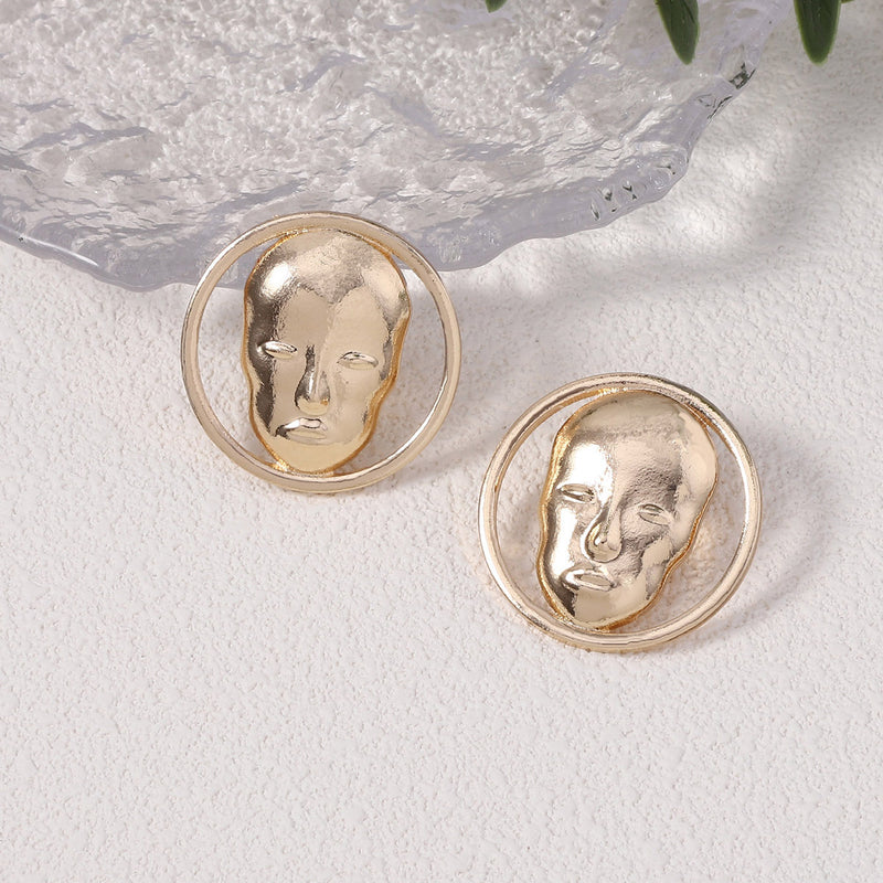 Klassinen Korvarengas ajattomalla viehätyksellä