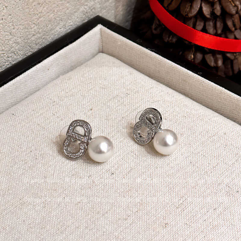 Romanttinen Helmi Korvarengas erityisiin hetkiin