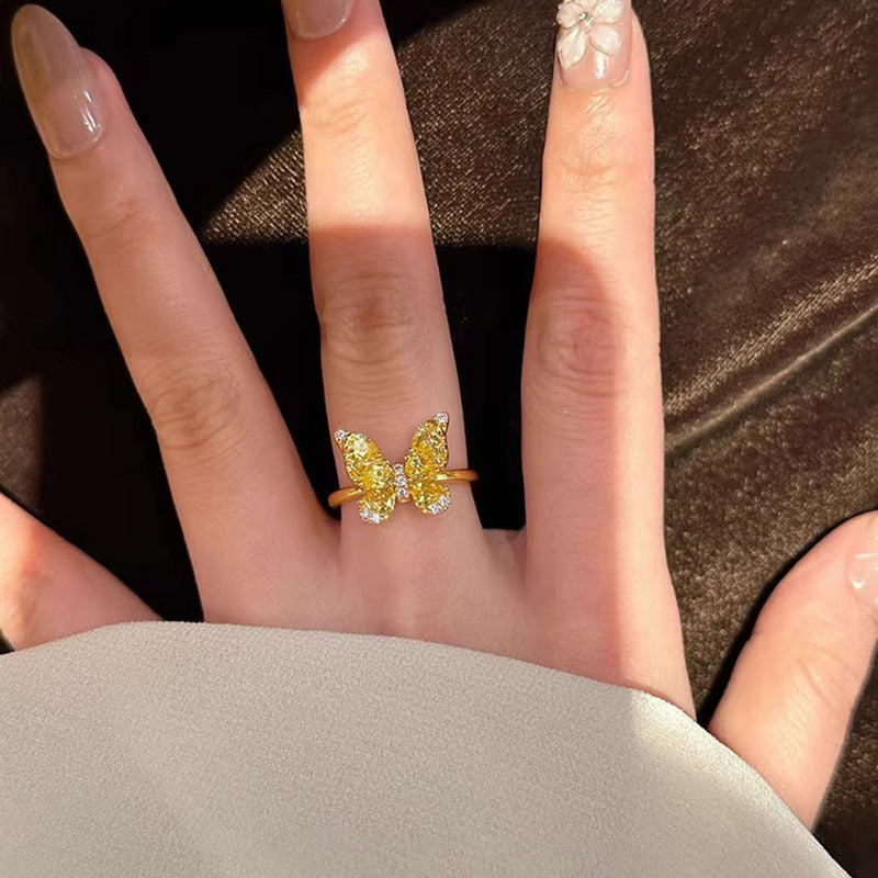 Elegantti Kulta Sormus jokaiseen tilaisuuteen