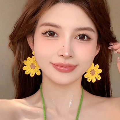 Kaunis Korvarengas ainutlaatuisella tyylillä