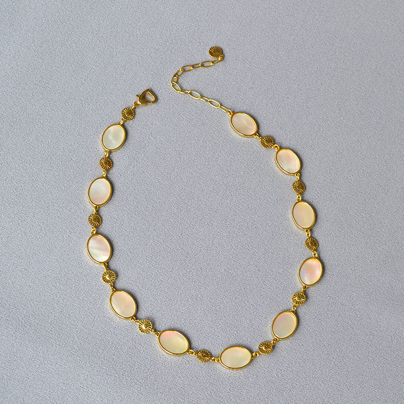 Klassinen Kulta Kaulakoru ajattomalla viehätyksellä