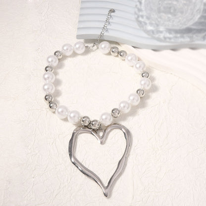 Klassinen Helmi Kaulakoru ajattomalla viehätyksellä