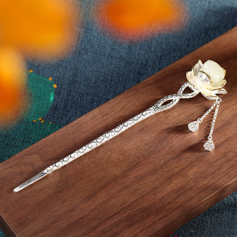 Klassinen Hopea Koru ajattomalla viehätyksellä