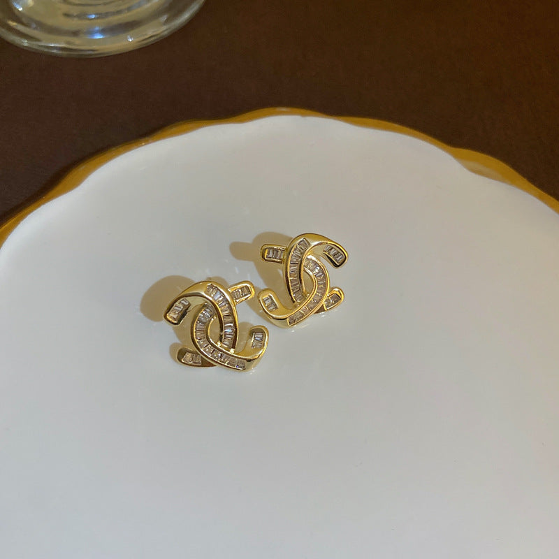 Elegantti Kulta Korvarengas jokaiseen tilaisuuteen