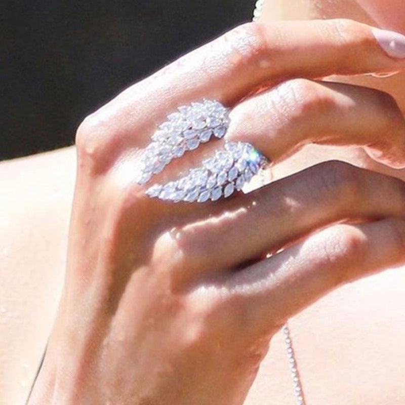 Hurmaava Sormus jokaiseen tilaisuuteen