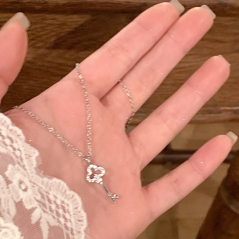 Hurmaava Koru jokaiseen tilaisuuteen