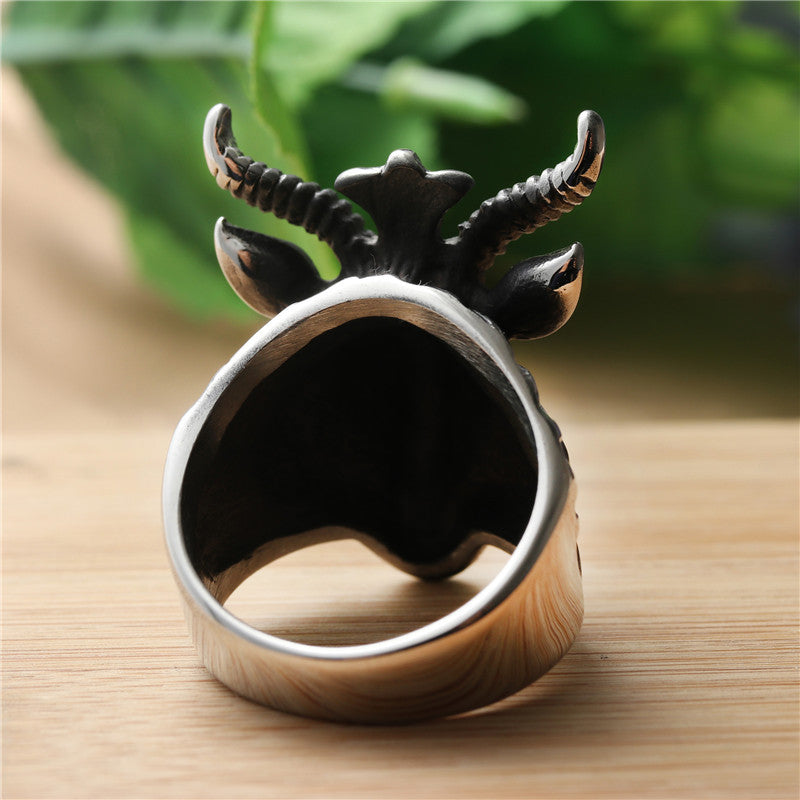 Klassinen Sormus ajattomalla viehätyksellä