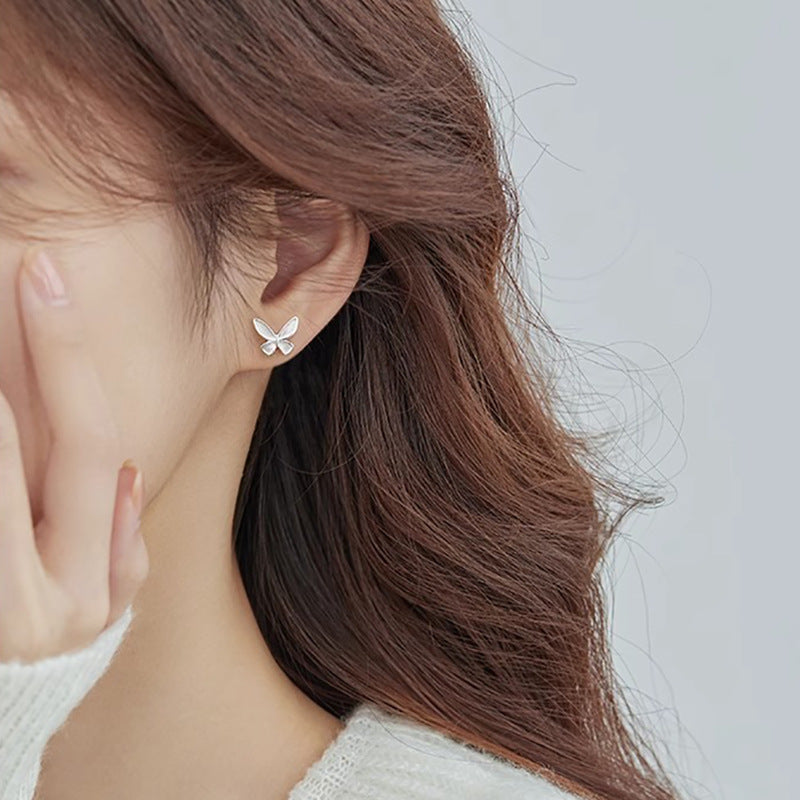 Kaunis Korvarengas ainutlaatuisella tyylillä