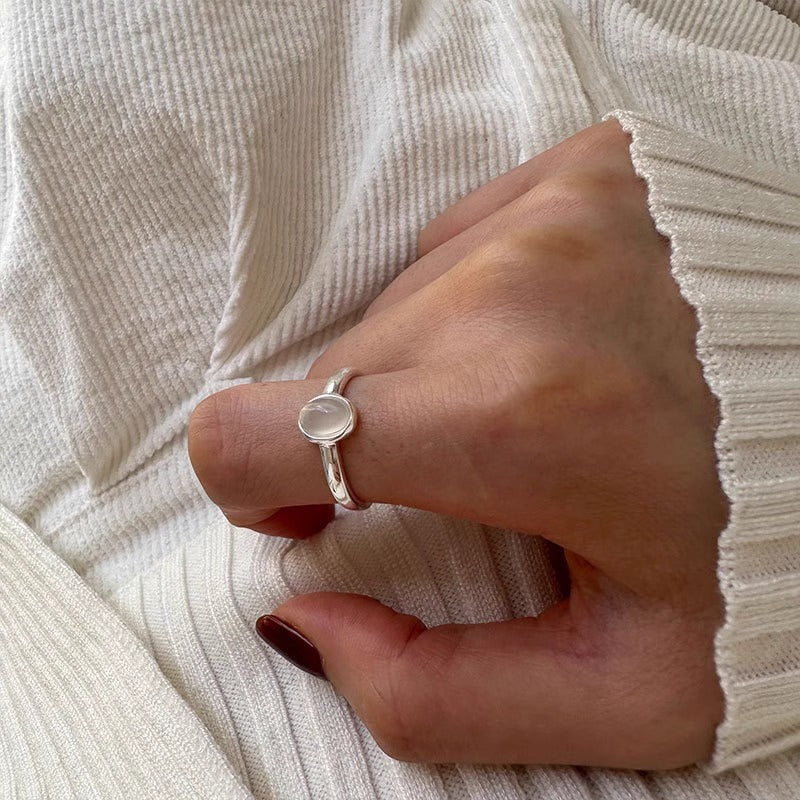 Klassinen Sormus ajattomalla viehätyksellä