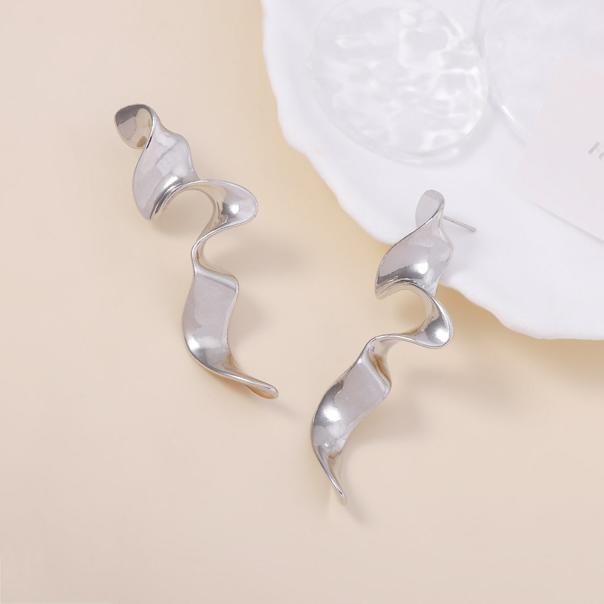 Klassinen Korvarengas ajattomalla viehätyksellä