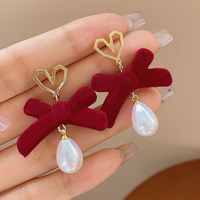 Hurmaava Helmi Korvarengas jokaiseen tilaisuuteen