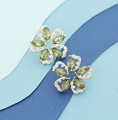 Elegantti Korvarengas jokaiseen tilaisuuteen