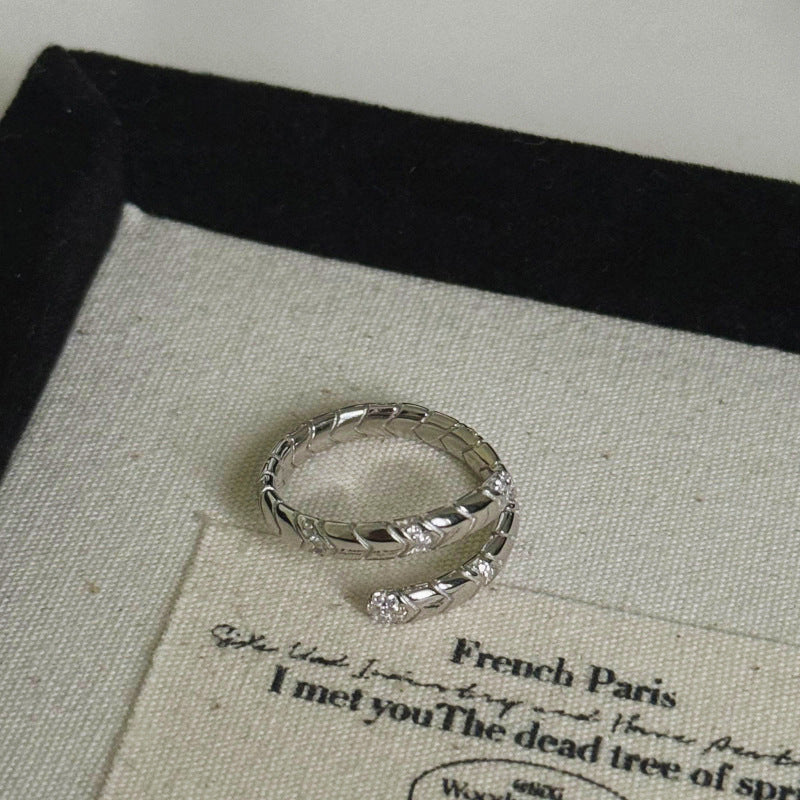 Elegantti Koru jokaiseen tilaisuuteen