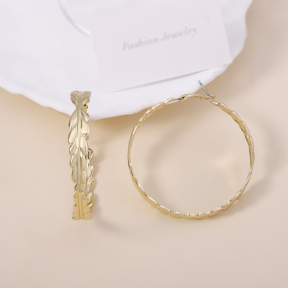 Kaunis Kulta Korvarengas ainutlaatuisella tyylillä