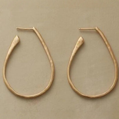 Klassinen Sormus ajattomalla viehätyksellä