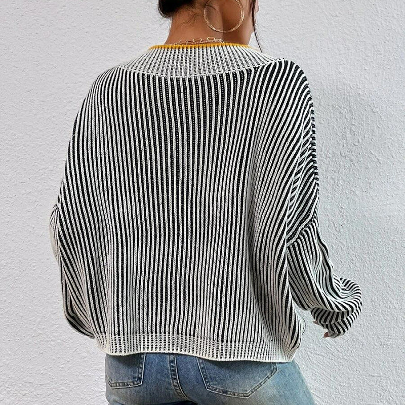 Effortlessly Elegant Sweater with a Timeless Design