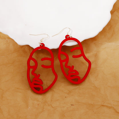 Kaunis Korvarengas ainutlaatuisella tyylillä