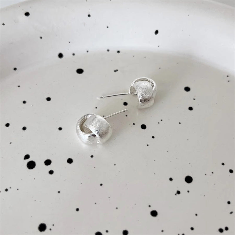 Klassinen Korvarengas ajattomalla viehätyksellä