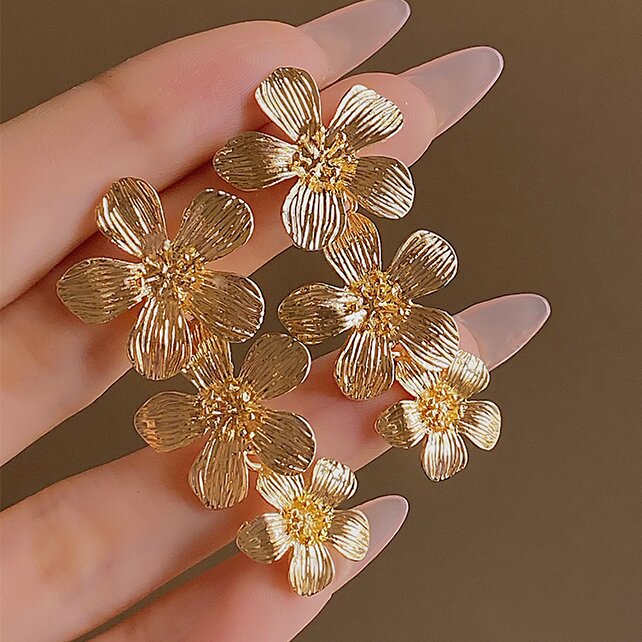 Kaunis Korvarengas ainutlaatuisella tyylillä