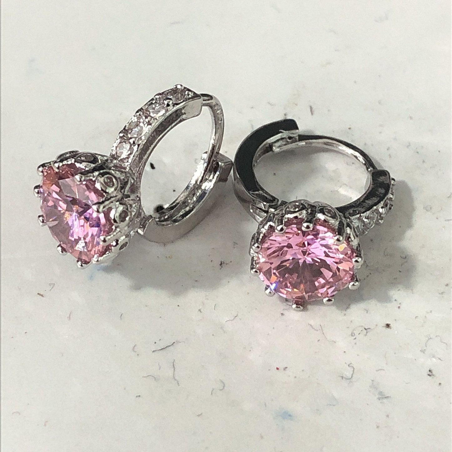 Kaunis Korvarengas ainutlaatuisella tyylillä