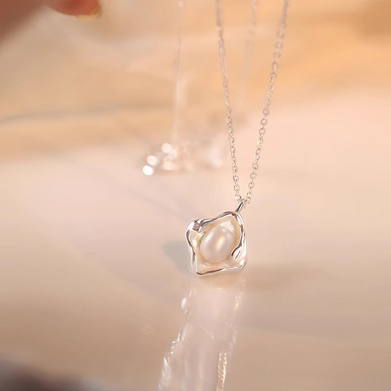 Hurmaava Helmi Kaulakoru jokaiseen tilaisuuteen