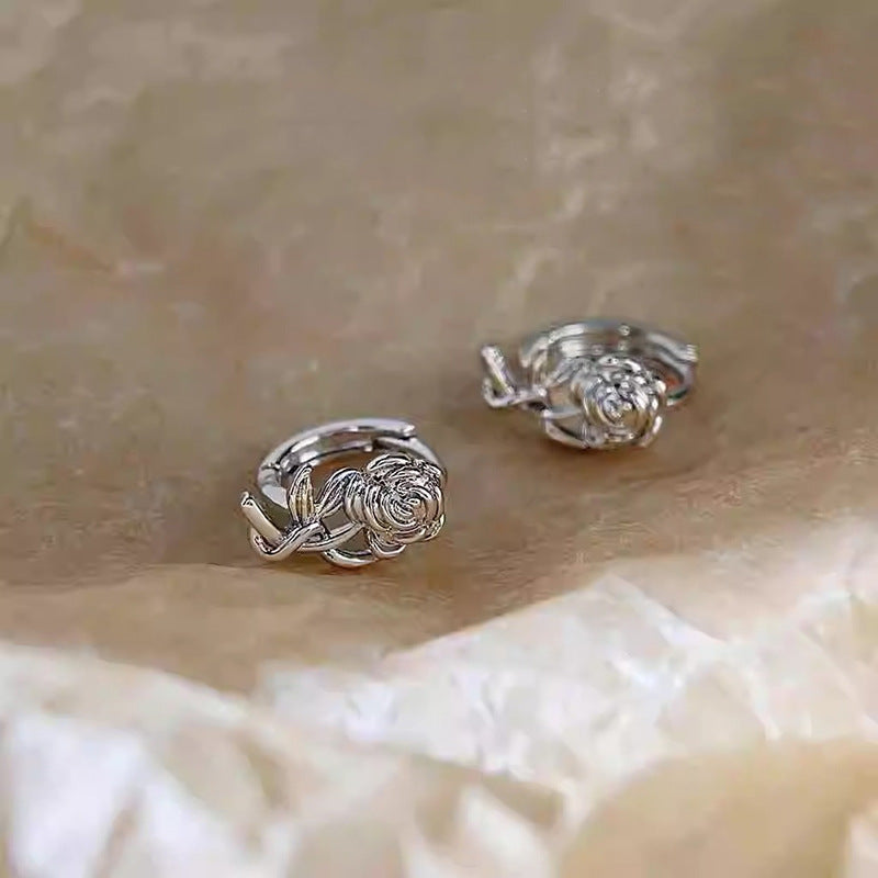 Kaunis Korvarengas ainutlaatuisella tyylillä