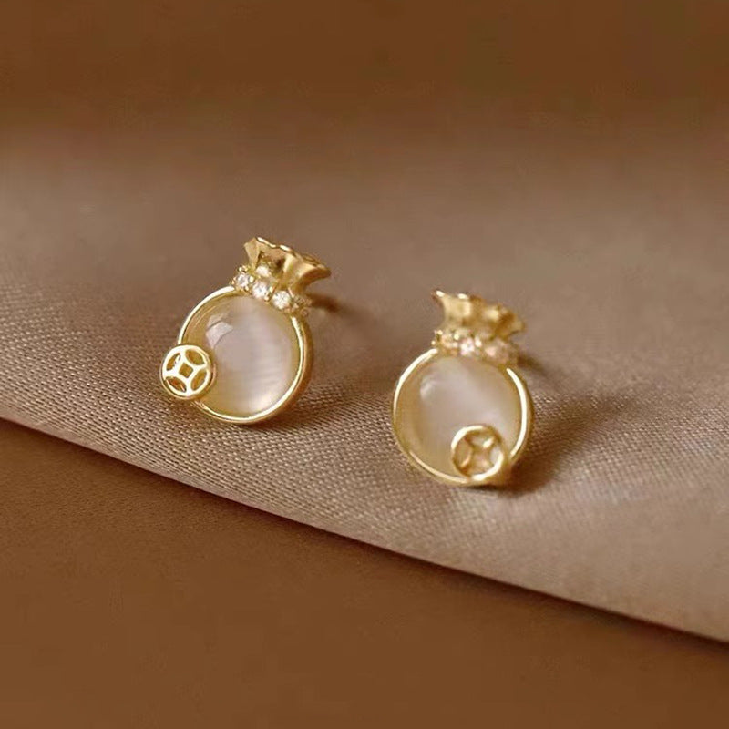 Kaunis Korvarengas ainutlaatuisella tyylillä