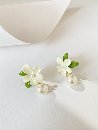 Hurmaava Helmi Korvarengas jokaiseen tilaisuuteen