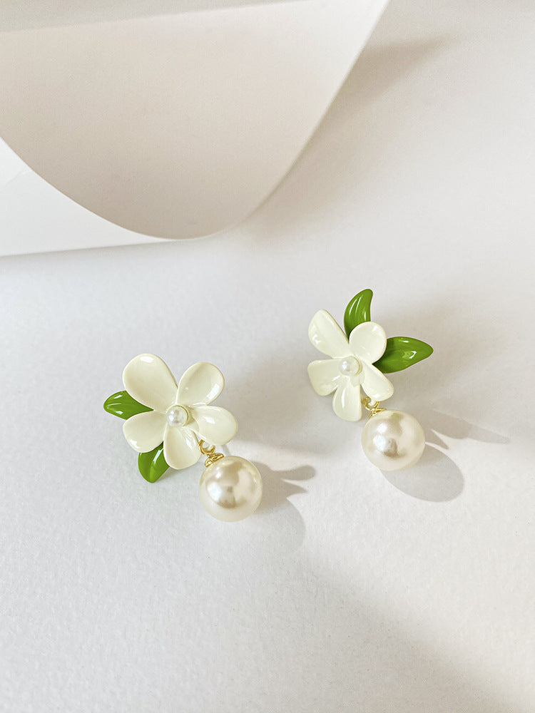 Hurmaava Helmi Korvarengas jokaiseen tilaisuuteen