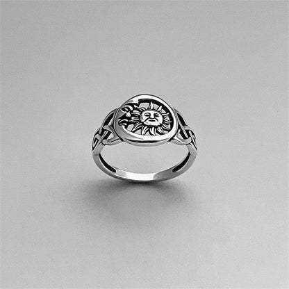 Klassinen Sormus ajattomalla viehätyksellä