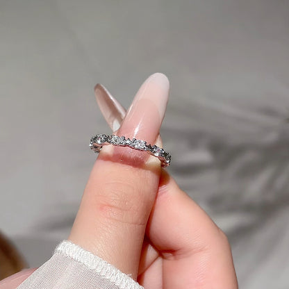 Kaunis Sormus ainutlaatuisella tyylillä