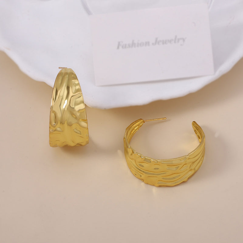 Klassinen Korvarengas ajattomalla viehätyksellä