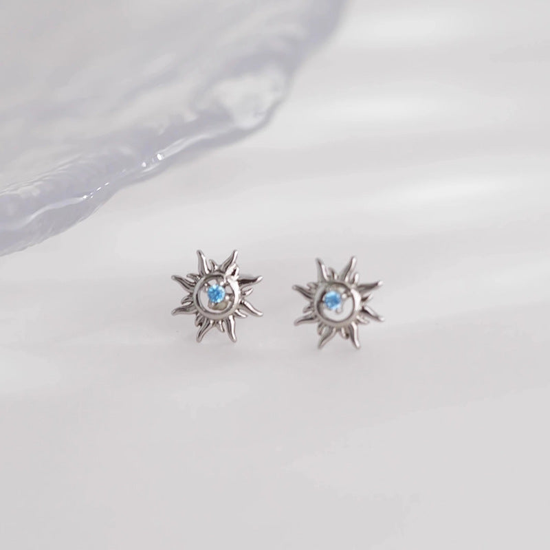 Kaunis Korvarengas ainutlaatuisella tyylillä