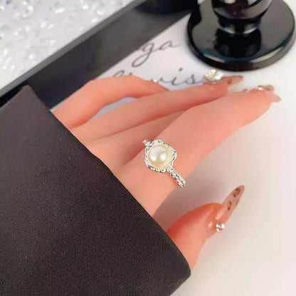 Klassinen Sormus ajattomalla viehätyksellä