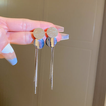 Kaunis Korvarengas ainutlaatuisella tyylillä